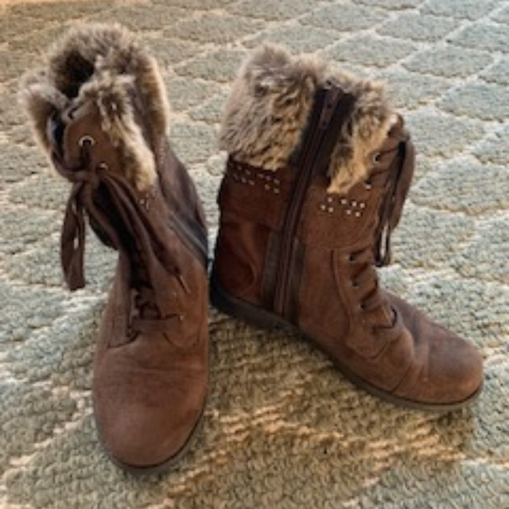Swede boots with fur cuff, size 5